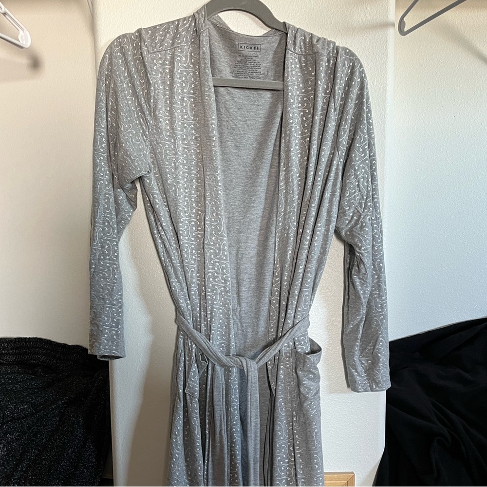 KicKee maternity robe